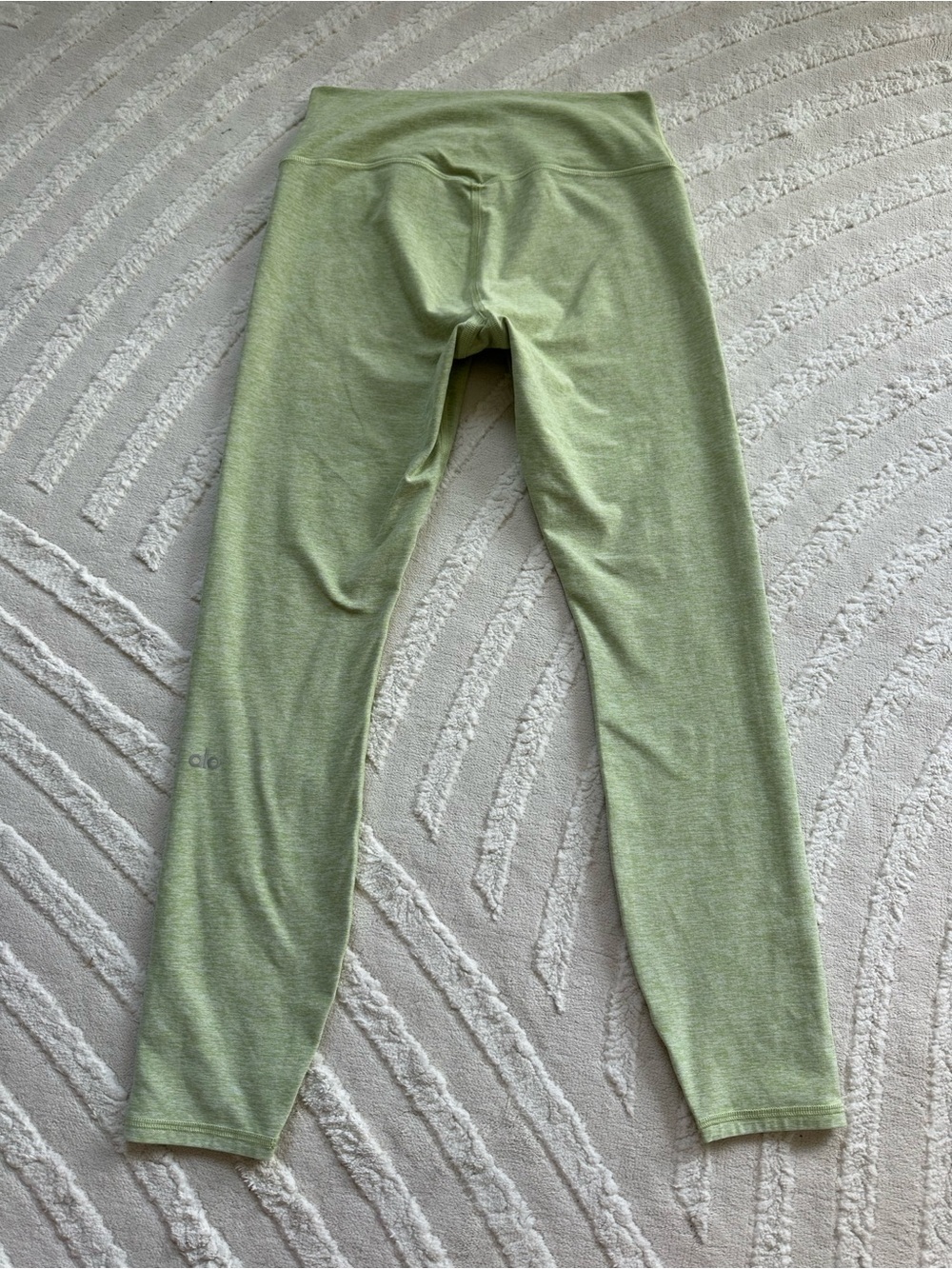 Alo | Alosoft High-Waist 7/8 Legging | Iced Green Tea Heather - Picture 4 of 6